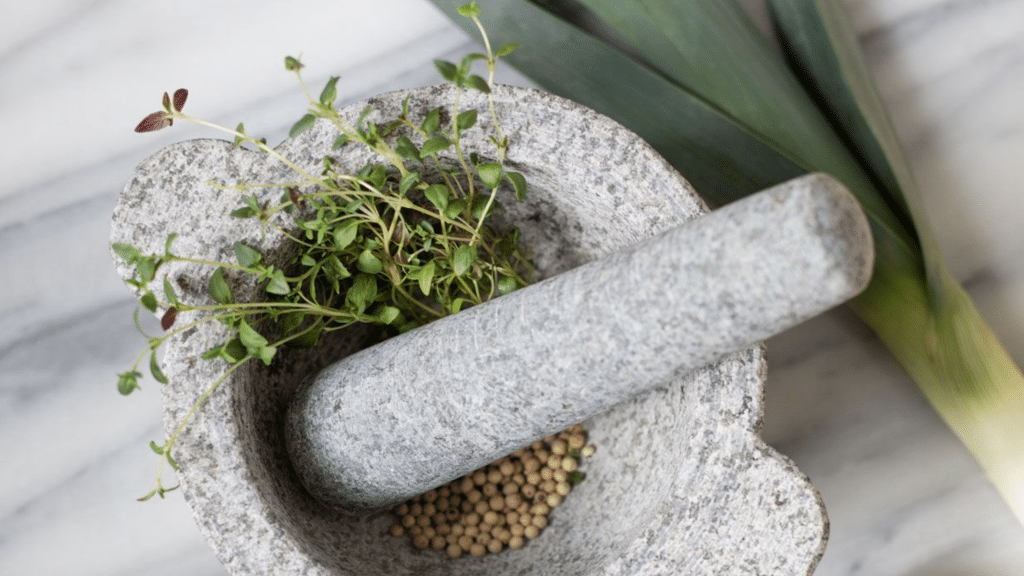 Få ut de bästa smakerna genom att mortla dina kryddor i en Dorre mortel