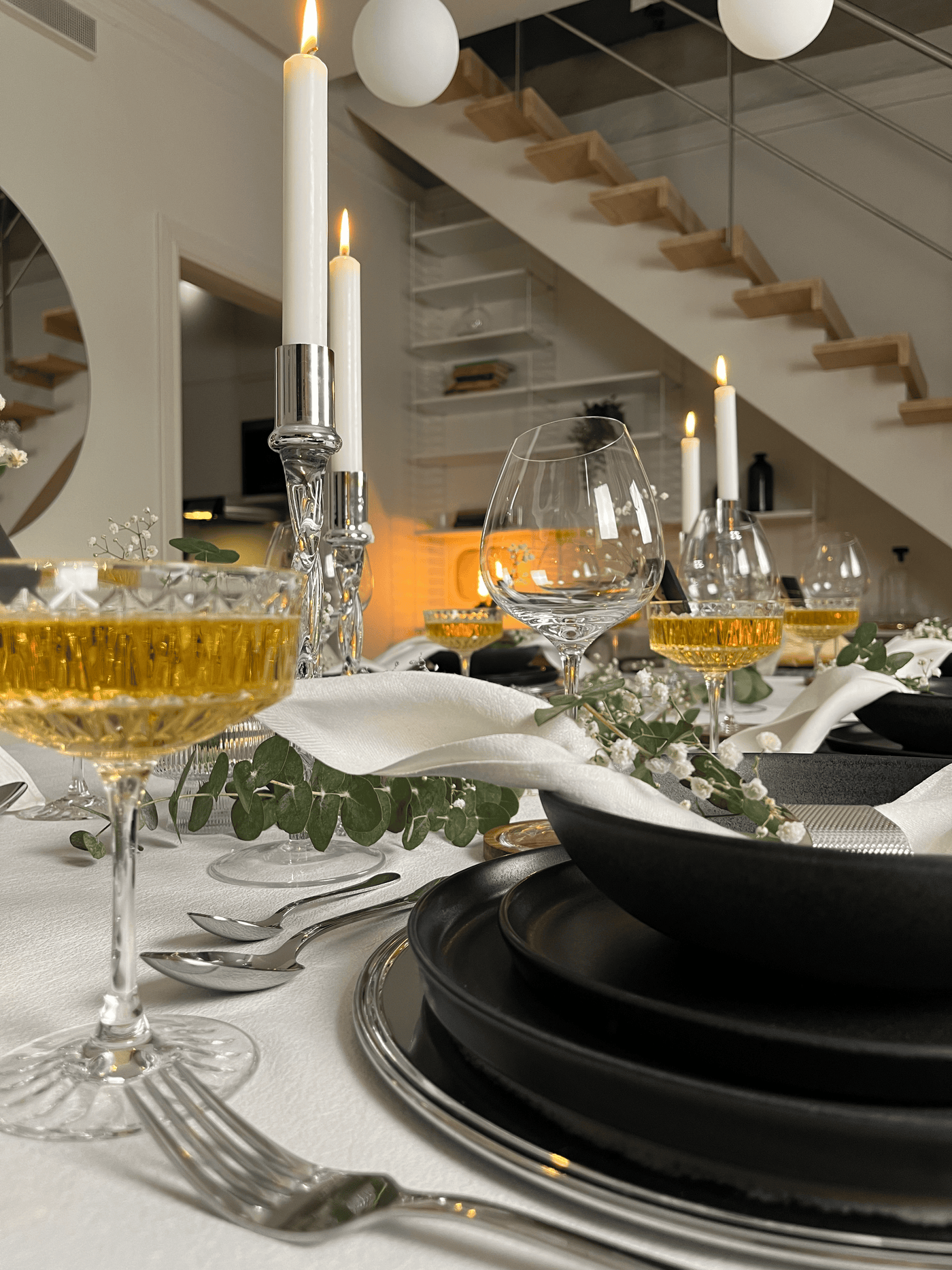 Vacker nyårsdukning med goda drinkar