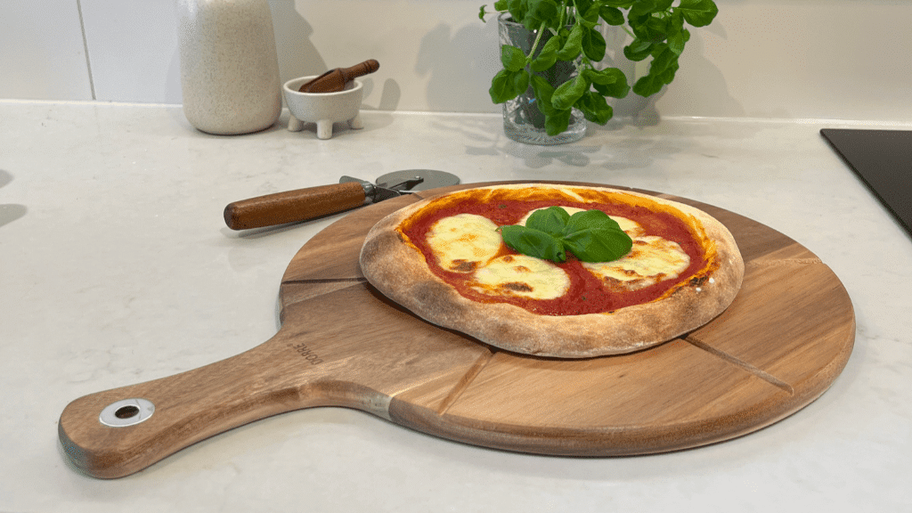 Ha en date night och laga pizza som en mysig höstaktivitet