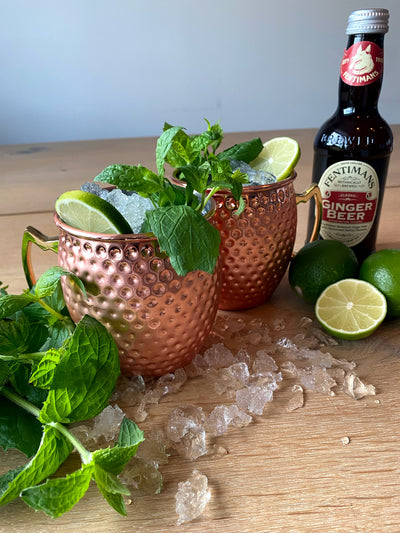 Moscow Mule - Sommerdrink i kobberkrus som holder den kald