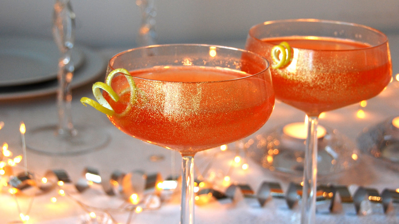 Skåla in det nya året med en glittrig nyårsdrink med bubbel - nomayo!