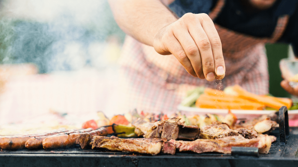 Grillning av kött och grönsaker utomhus