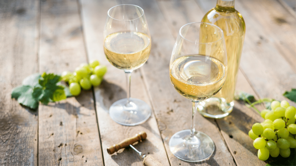 Letar du efter det perfekta vinet till din vinkväll? Testa vintrenden naturvin!